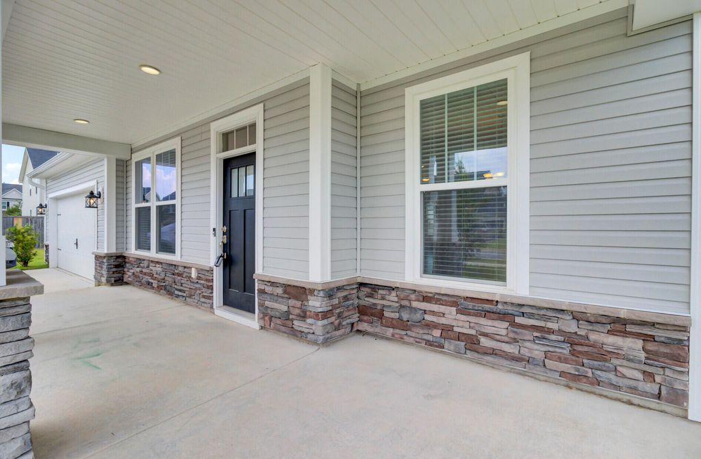 Image 5 of property listing at 461 Spectrum Road, Summerville, SC 29486