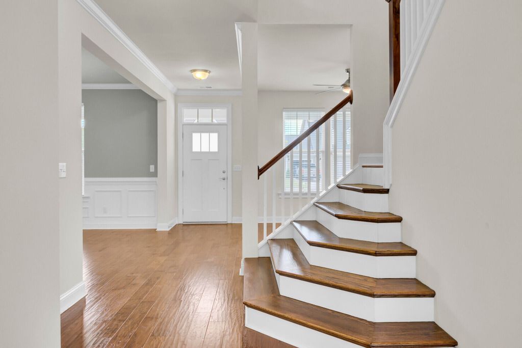 Image 9 of property listing at 461 Spectrum Road, Summerville, SC 29486