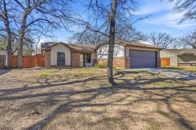 705 Timberoaks Drive, Azle, TX 76020