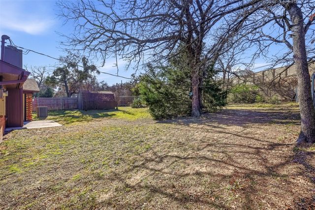 705 Timberoaks Drive, Azle, TX 76020