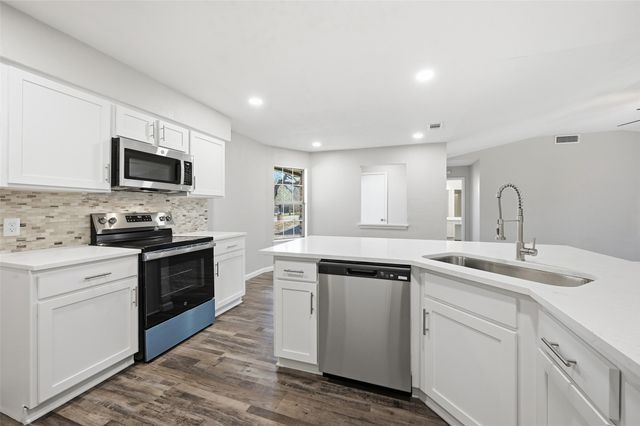 705 Timberoaks Drive, Azle, TX 76020