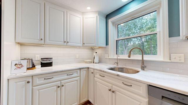 130 Island Rd, Millis, MA 02054