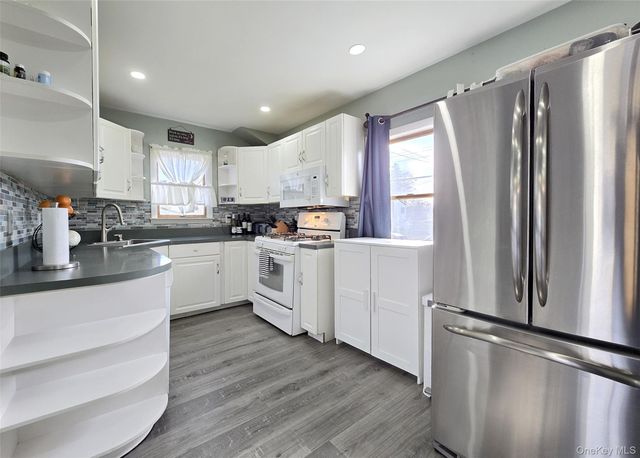 17 Gregory Drive, Ronkonkoma, NY 11779