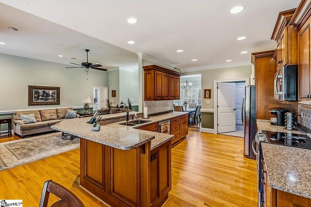 821 E Golden View Lane, Boiling Springs, SC 29316
