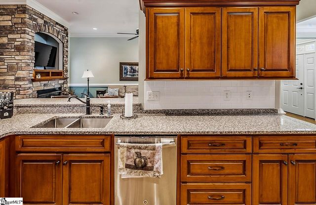 821 E Golden View Lane, Boiling Springs, SC 29316