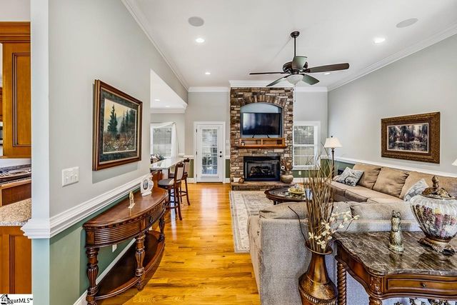 821 E Golden View Lane, Boiling Springs, SC 29316