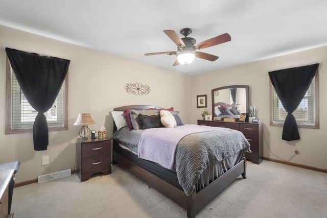 3222 Windsor PLACE, West Bend, WI 53090