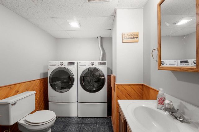 3222 Windsor PLACE, West Bend, WI 53090