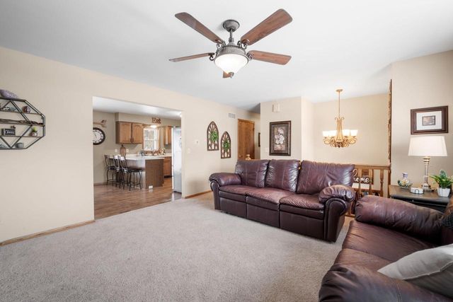 3222 Windsor PLACE, West Bend, WI 53090