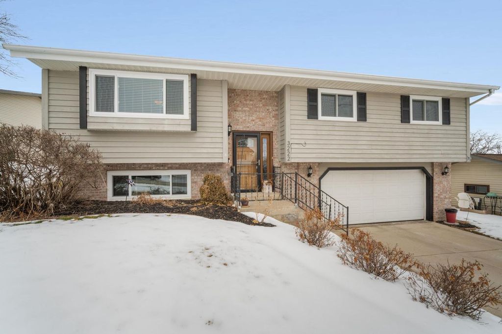 3222 Windsor PLACE, West Bend, WI 53090