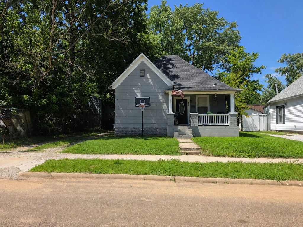 1233 E Thoman Street, Springfield, MO 65803