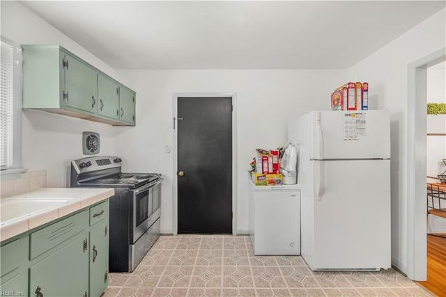 8415 Orcutt AVE, Hampton, VA 23605