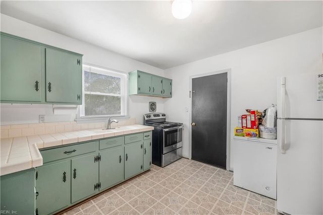 8415 Orcutt AVE, Hampton, VA 23605