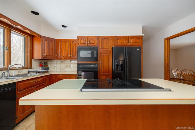 21 Lounsbury Drive, Baldwin Place, NY 10505