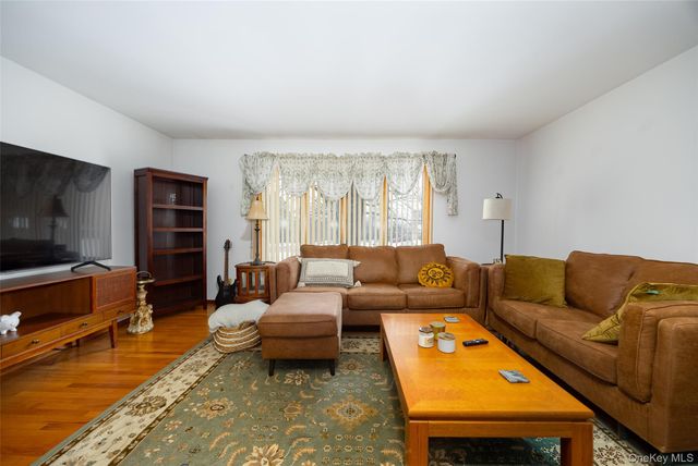 21 Lounsbury Drive, Baldwin Place, NY 10505