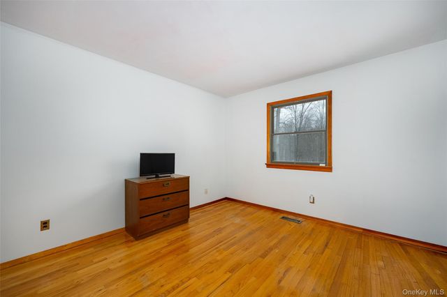 21 Lounsbury Drive, Baldwin Place, NY 10505