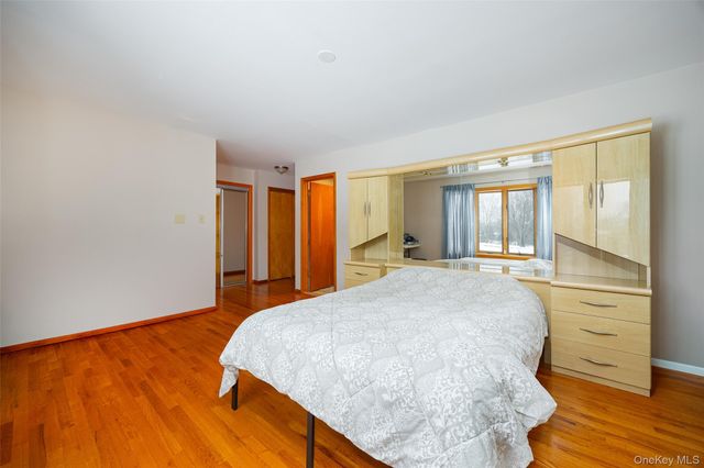 21 Lounsbury Drive, Baldwin Place, NY 10505