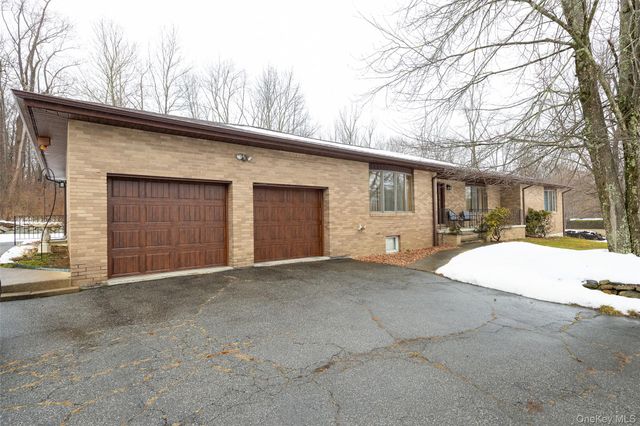 21 Lounsbury Drive, Baldwin Place, NY 10505