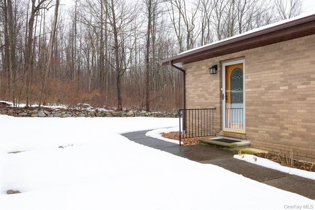 21 Lounsbury Drive, Baldwin Place, NY 10505