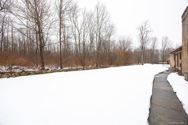 21 Lounsbury Drive, Baldwin Place, NY 10505