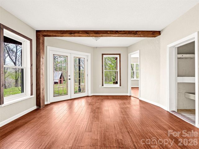 76 Raven Rock Lane, Marshall, NC 28753