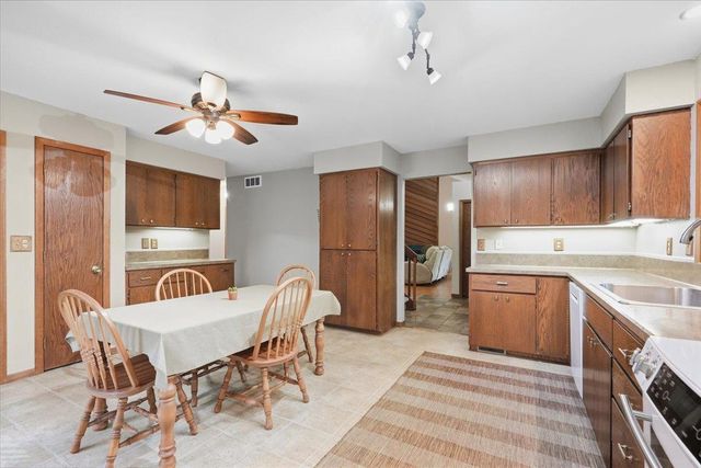 6214 Knollwood Drive, Oregon, WI 53575