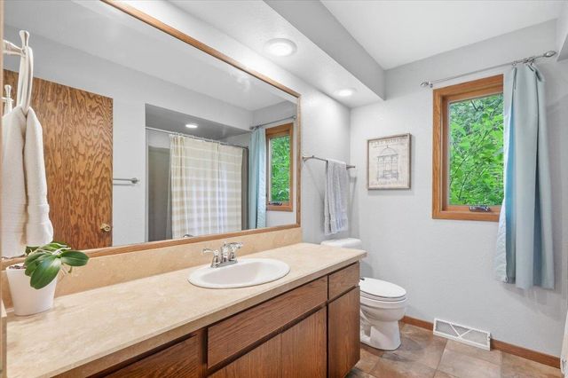 6214 Knollwood Drive, Oregon, WI 53575