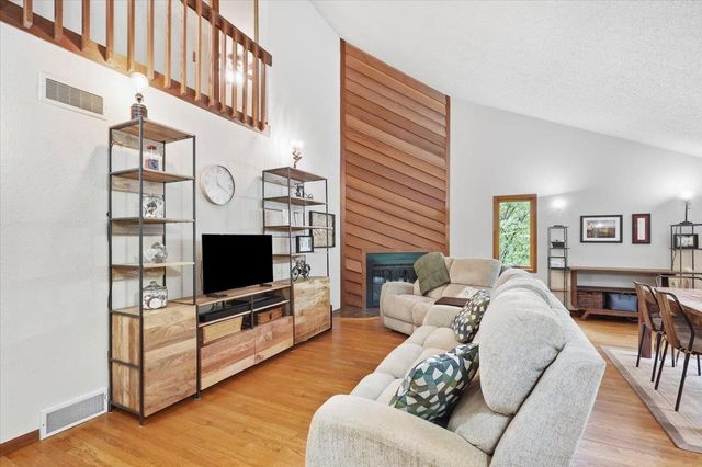 6214 Knollwood Drive, Oregon, WI 53575