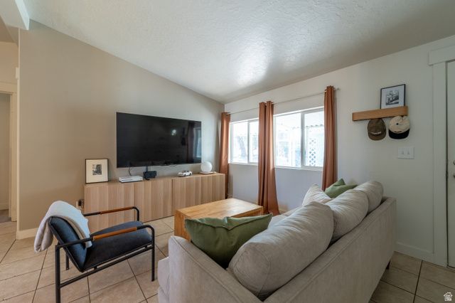 17 W TINY WOOD DR, Sandy, UT 84070