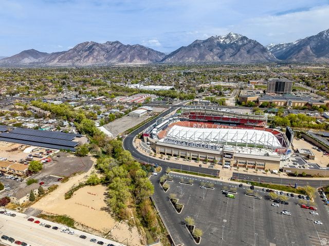 17 W TINY WOOD DR, Sandy, UT 84070