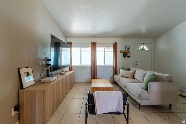 17 W TINY WOOD DR, Sandy, UT 84070