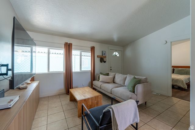 17 W TINY WOOD DR, Sandy, UT 84070