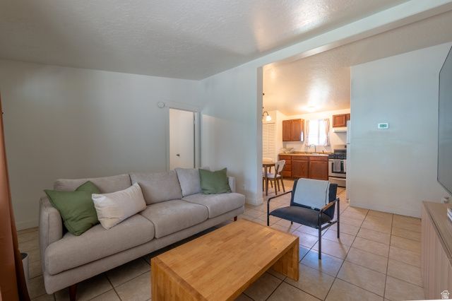 17 W TINY WOOD DR, Sandy, UT 84070