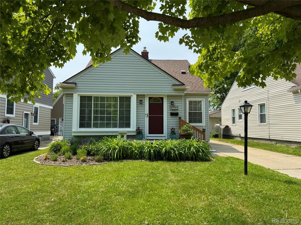 4235 Bacon Avenue, Berkley, MI 48072