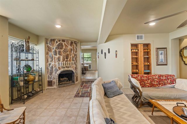 320 Harris Loop, Kingsland, TX 78639