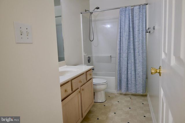 28 PALMER SQ, Beverly, NJ 08010