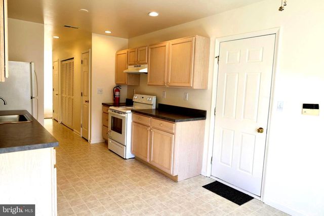 28 PALMER SQ, Beverly, NJ 08010