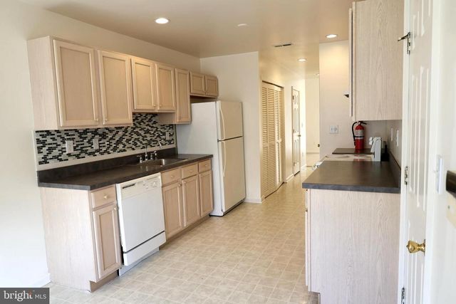 28 PALMER SQ, Beverly, NJ 08010