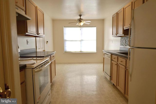 28 PALMER SQ, Beverly, NJ 08010