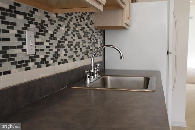 28 PALMER SQ, Beverly, NJ 08010