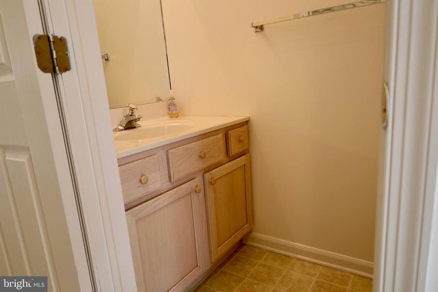 28 PALMER SQ, Beverly, NJ 08010