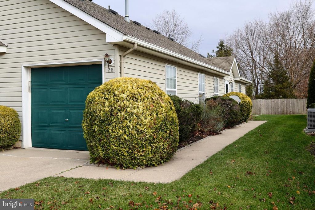 28 PALMER SQ, Beverly, NJ 08010