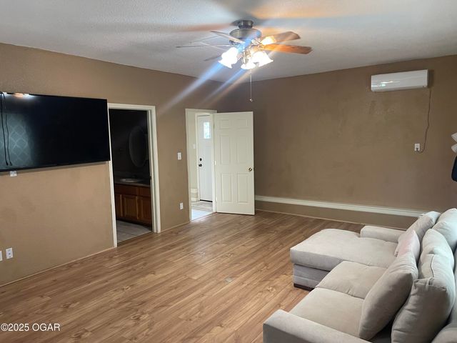 1701 S Kenser Road, Joplin, MO 64801