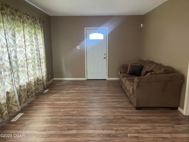 1701 S Kenser Road, Joplin, MO 64801
