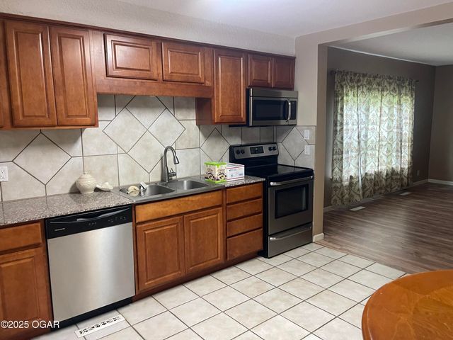 1701 S Kenser Road, Joplin, MO 64801