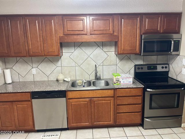 1701 S Kenser Road, Joplin, MO 64801