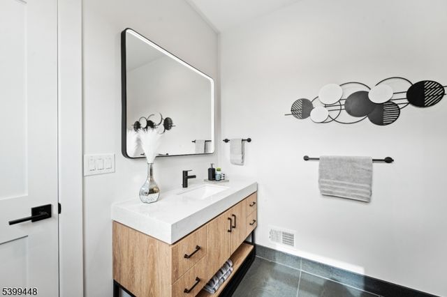 108 Harrington Rd, Clifton City, NJ 07012