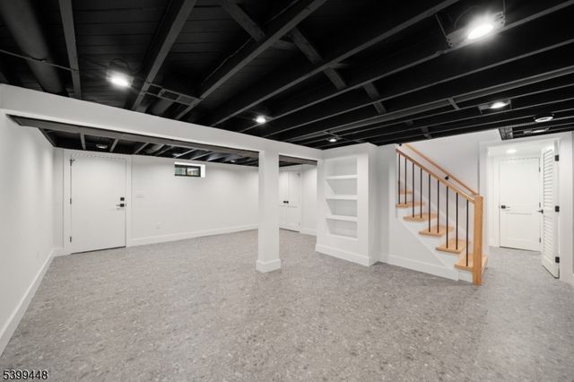 108 Harrington Rd, Clifton City, NJ 07012