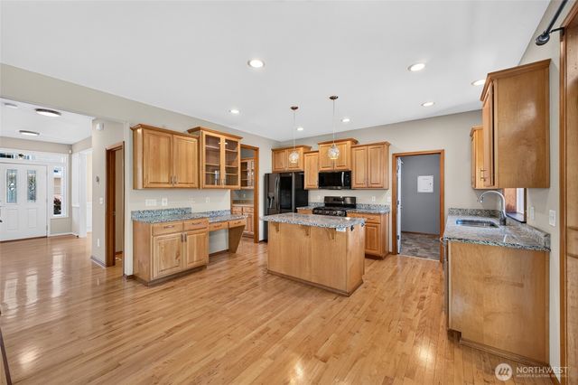 1604 Peach Park Lane, Puyallup, WA 98371