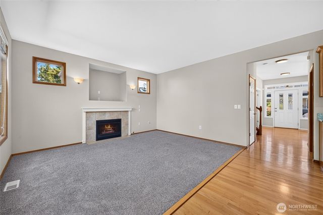 1604 Peach Park Lane, Puyallup, WA 98371